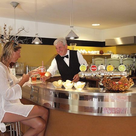 Hotel Bristol Riva del Garda Luaran gambar