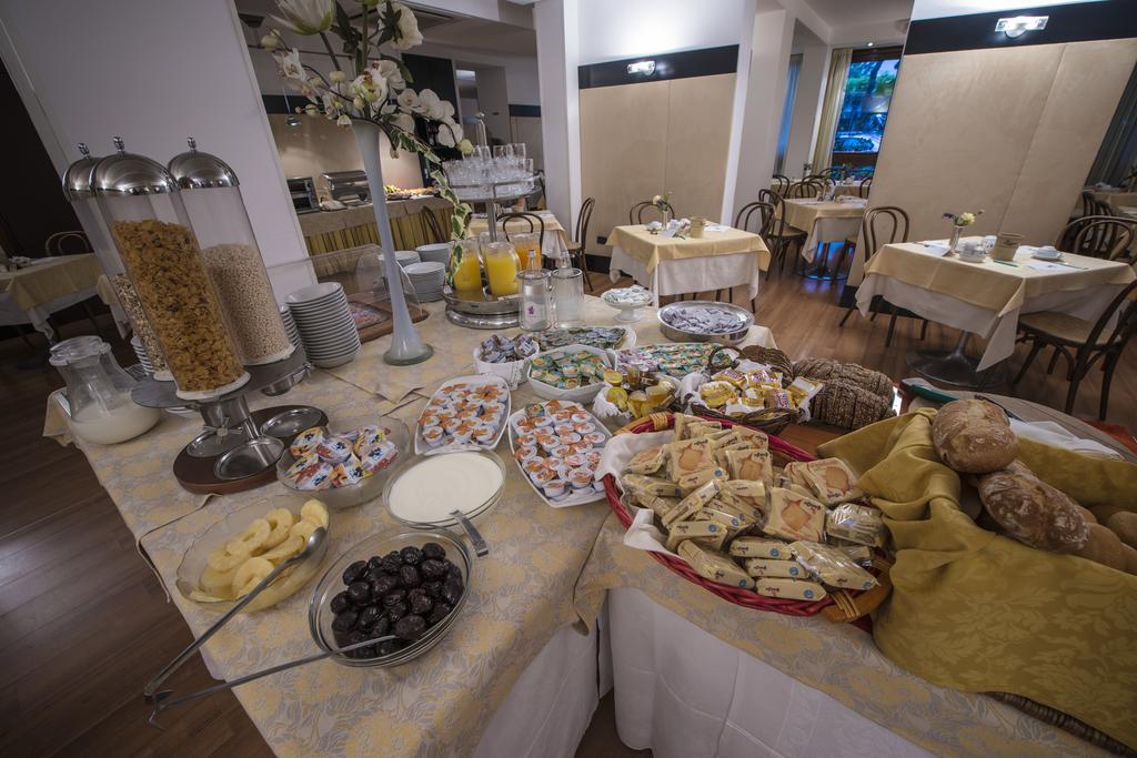 Hotel Bristol Riva del Garda Luaran gambar