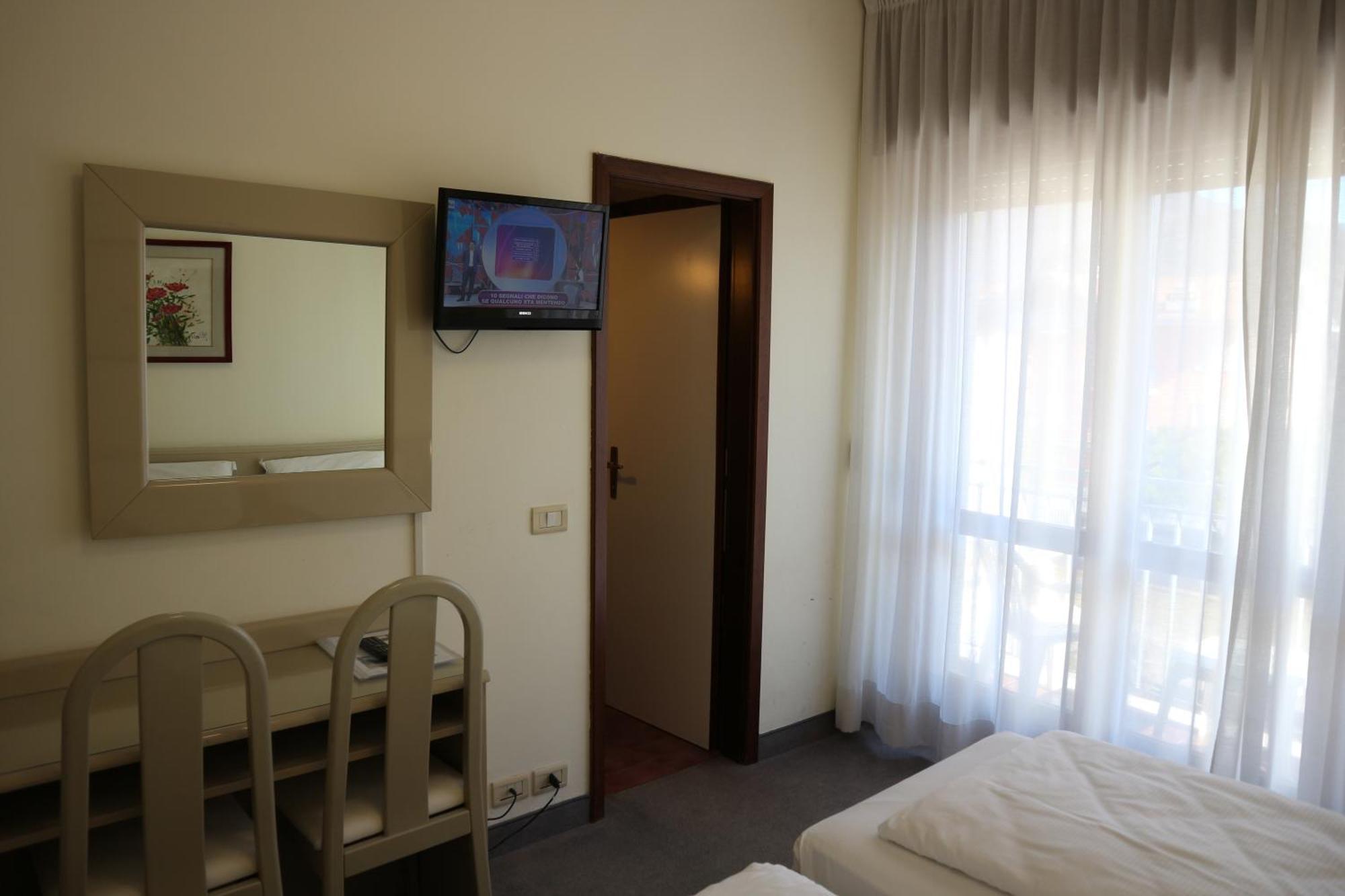 Hotel Bristol Riva del Garda Luaran gambar