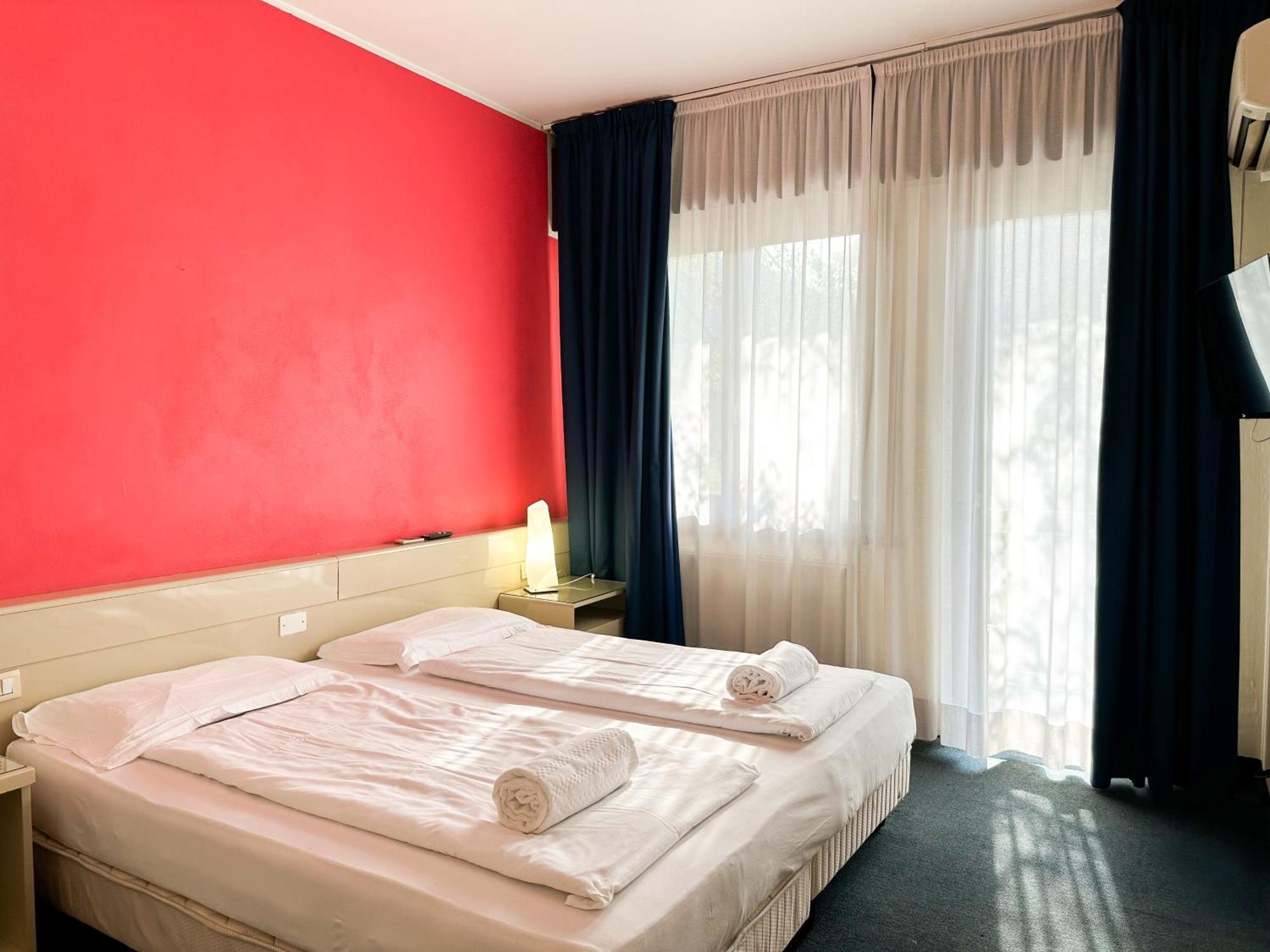 Hotel Bristol Riva del Garda Luaran gambar