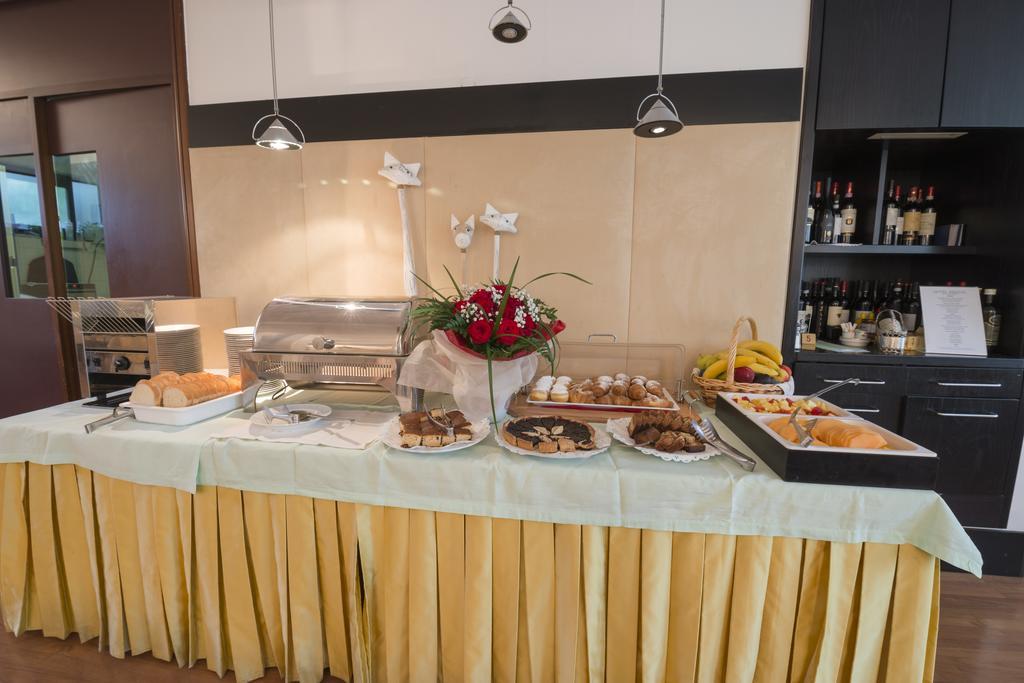 Hotel Bristol Riva del Garda Luaran gambar