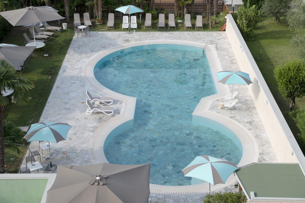 Hotel Bristol Riva del Garda Luaran gambar