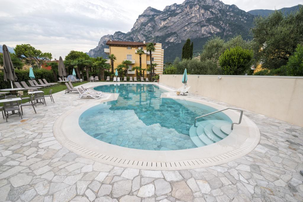 Hotel Bristol Riva del Garda Luaran gambar
