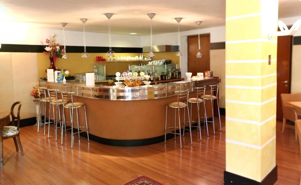 Hotel Bristol Riva del Garda Luaran gambar