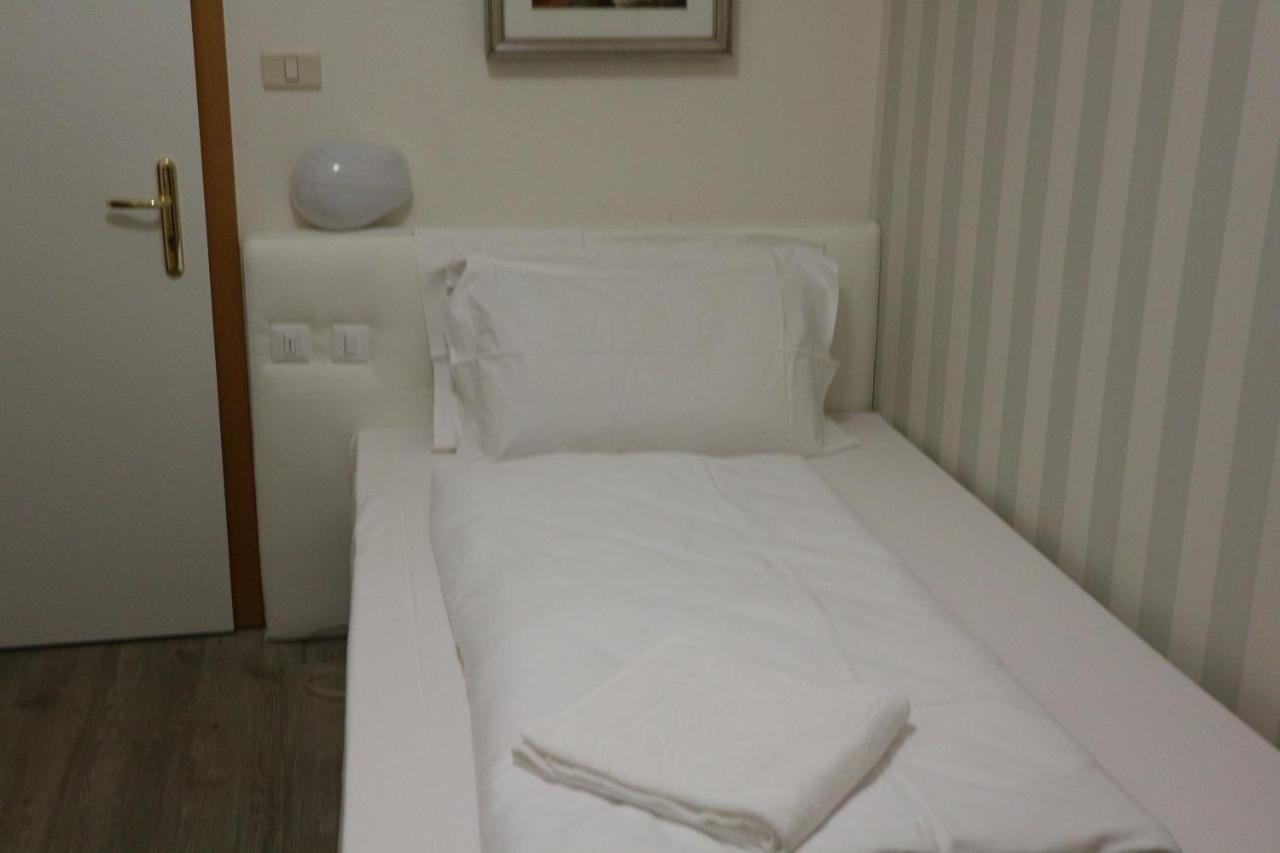 Hotel Bristol Riva del Garda Luaran gambar